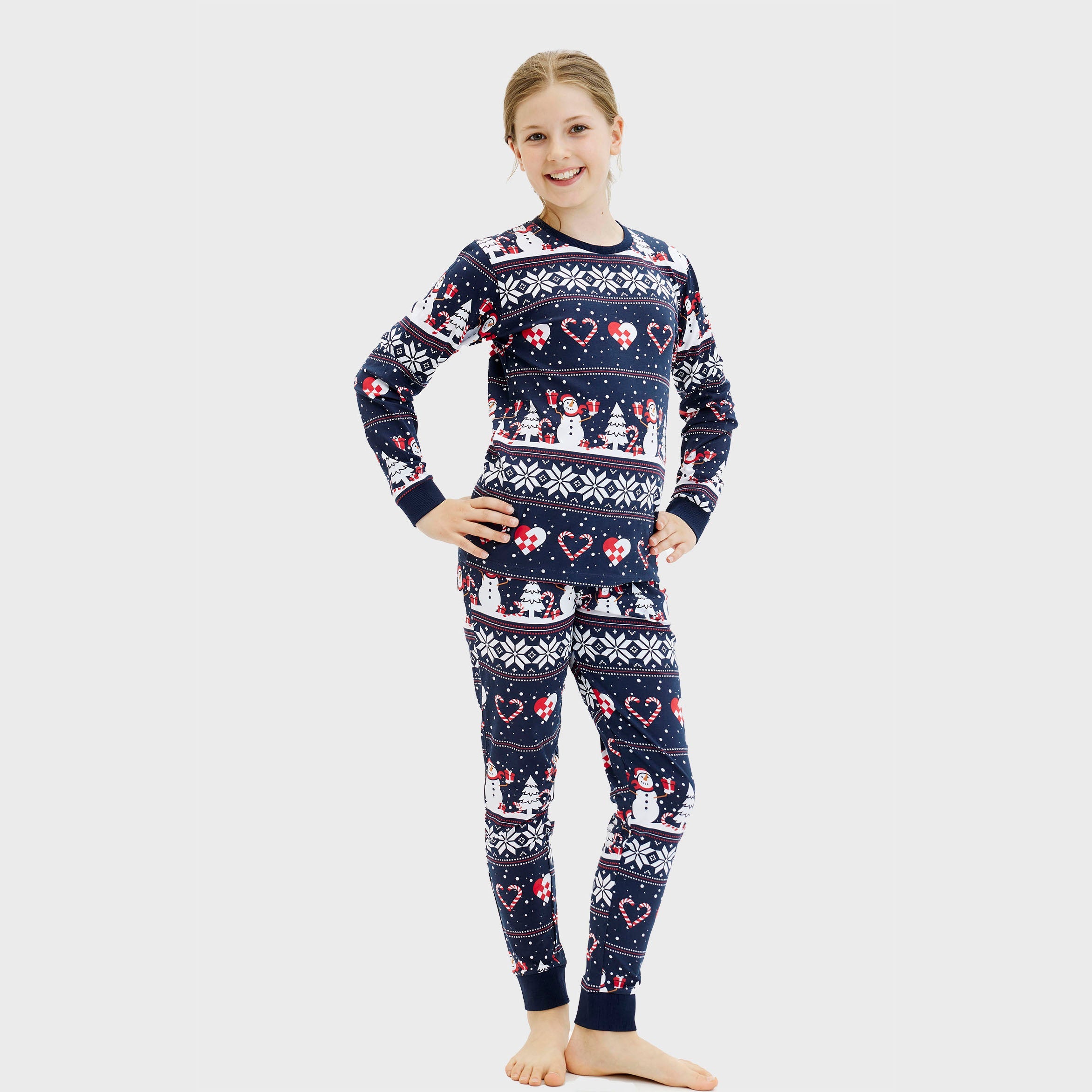 Dunkelblaue Weihnachts-Pyjama für Kinder mit Rentier- und Herzmuster, weihnachtspullover Design.
